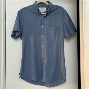 Mizzen Main SS button up excellent condition